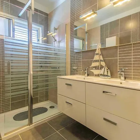 Sleeps 6 Pool Wifi فيلة *