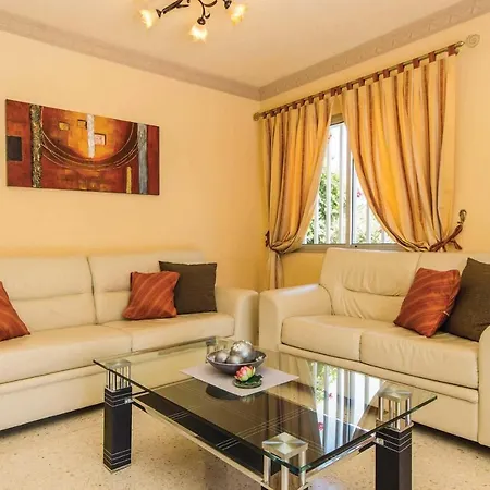 فيلة Sleeps 6 Pool Wifi